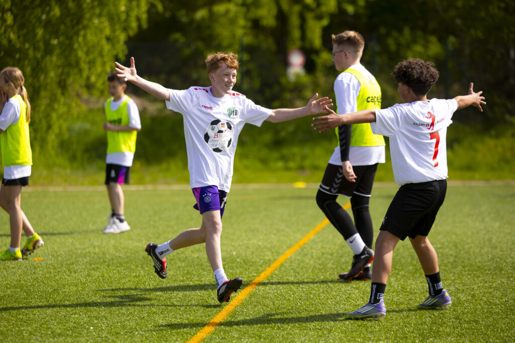 Fußballturnier Jubel Schüler 1