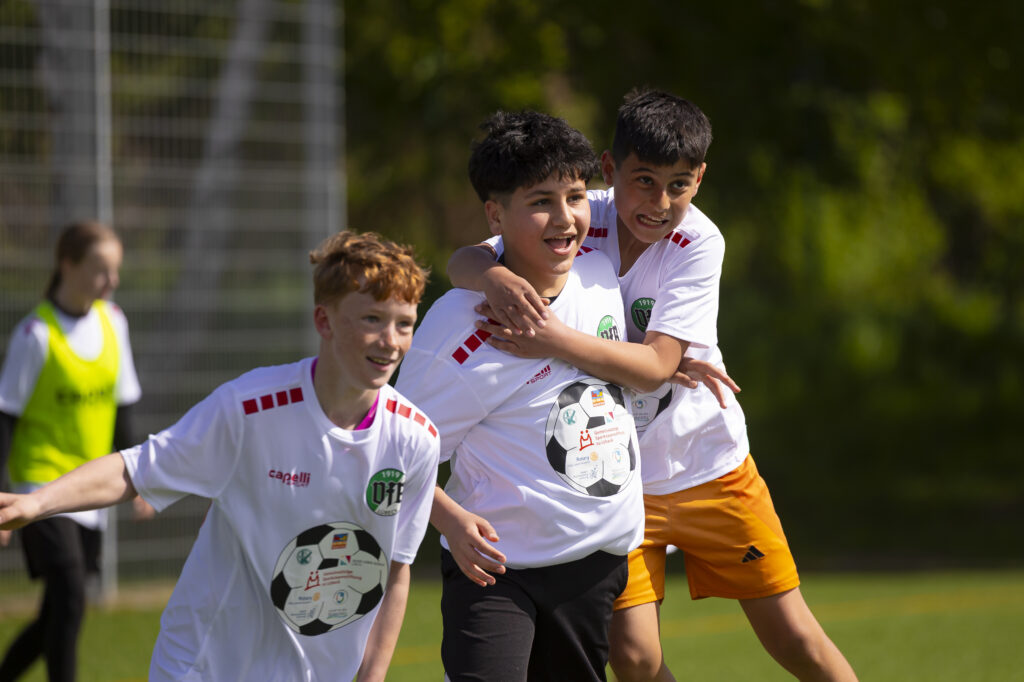 Fußballturnier Jubel Schüler 2